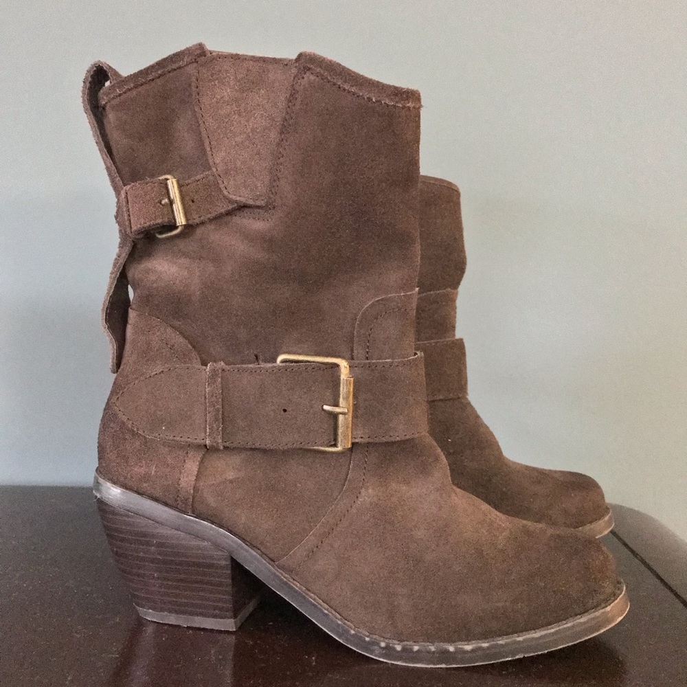 Brown boots, gently worn